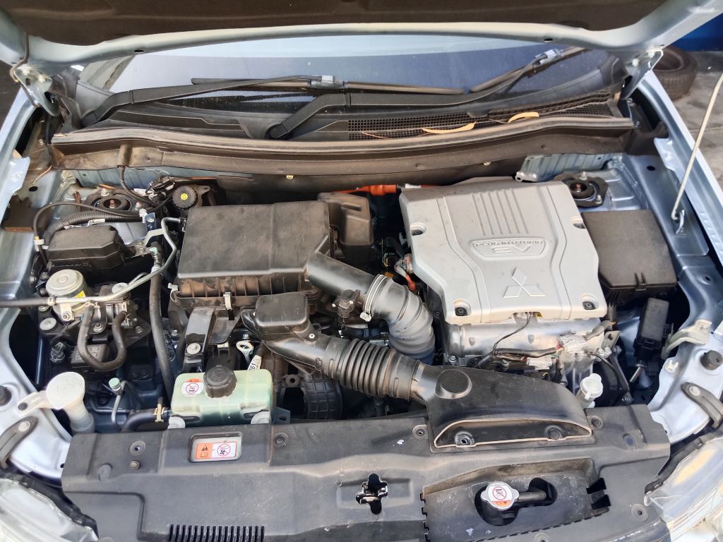 Mitsubishi outlander 2014 hybrid Blue Wrecking