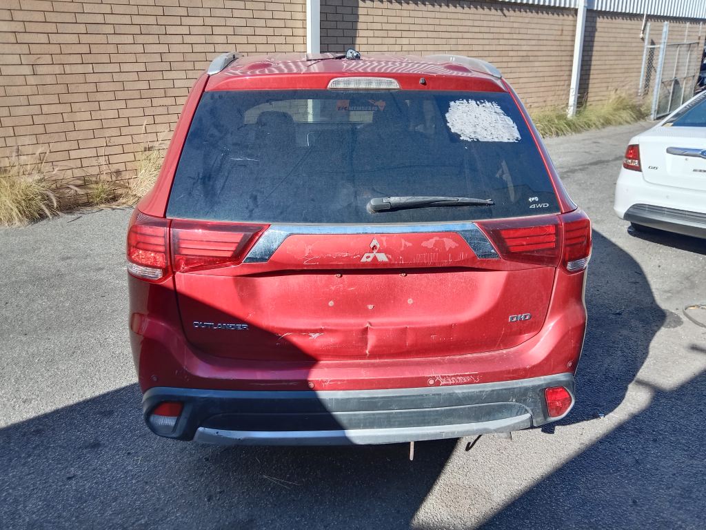 Mitsubishi outlander 2015 Red Wrecking