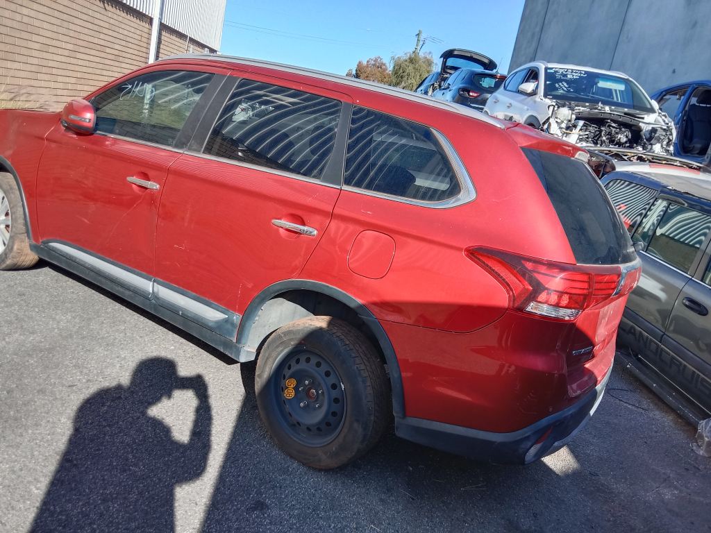 Mitsubishi outlander 2015 Red Wrecking
