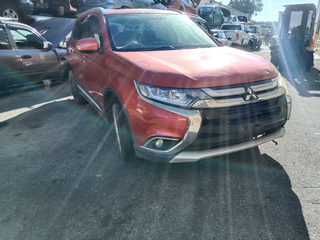 Mitsubishi outlander 2015 Red Wrecking