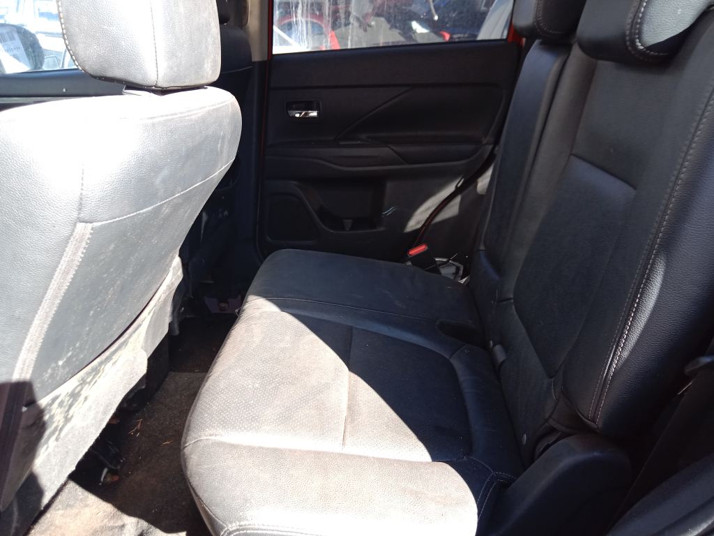 Mitsubishi outlander 2015 Red Wrecking