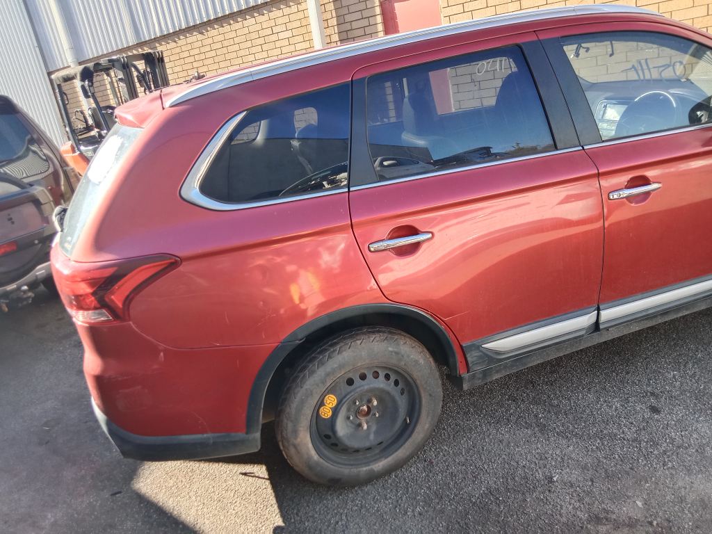 Mitsubishi outlander 2015 Red Wrecking