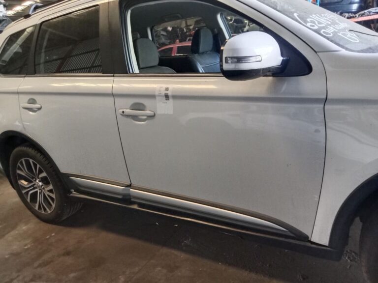 Mitsubishi outlander 2016 White Wrecking