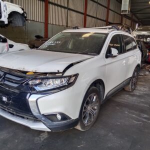 Mitsubishi outlander 2016 White Wrecking