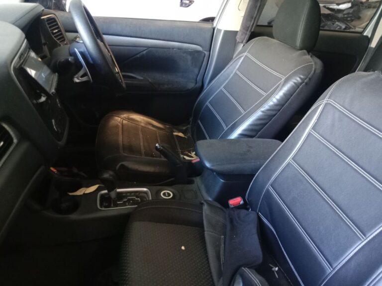 Mitsubishi outlander 2016 White Wrecking