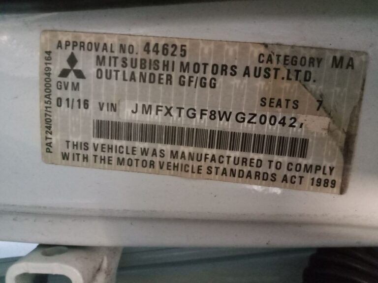 Mitsubishi outlander 2016 White Wrecking