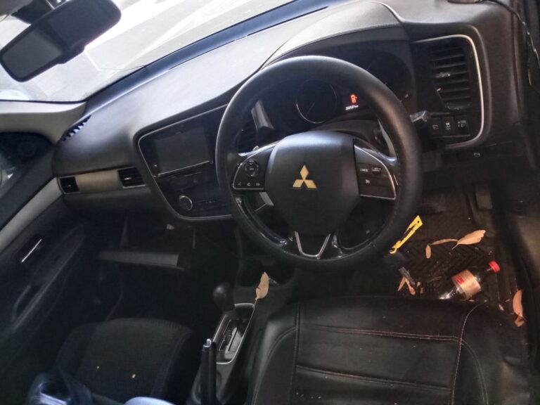 Mitsubishi outlander 2016 White Wrecking