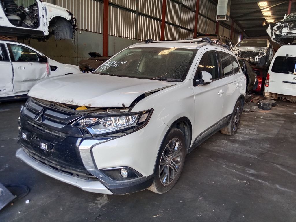 Mitsubishi outlander 2016 White Wrecking