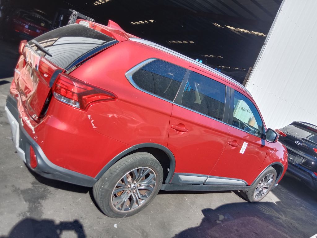 Mitsubishi outlander 2017 Red Wrecking