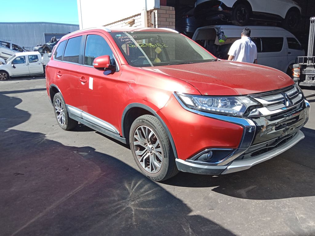 Mitsubishi outlander 2017 Red Wrecking