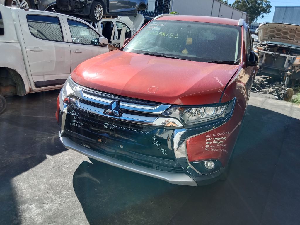 Mitsubishi outlander 2017 Red Wrecking