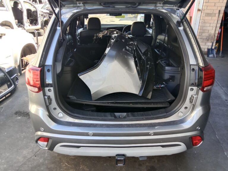 Mitsubishi outlander hybrid 2021 Grey Wrecking