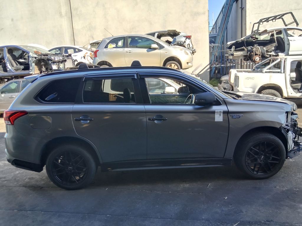 Mitsubishi outlander hybrid 2021 Grey Wrecking