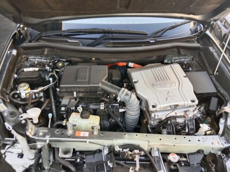 Mitsubishi outlander hybrid 2021 Grey Wrecking