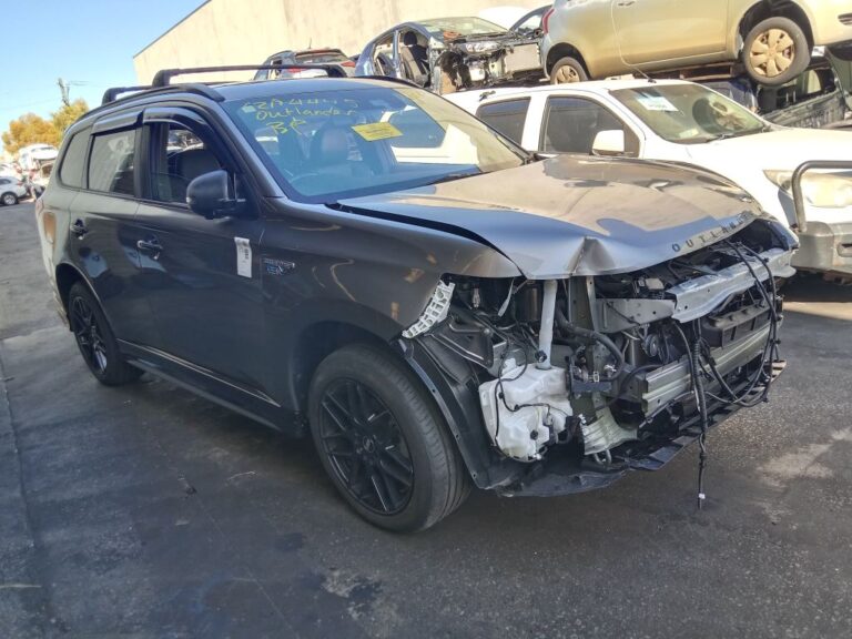 Mitsubishi outlander hybrid 2021 Grey Wrecking