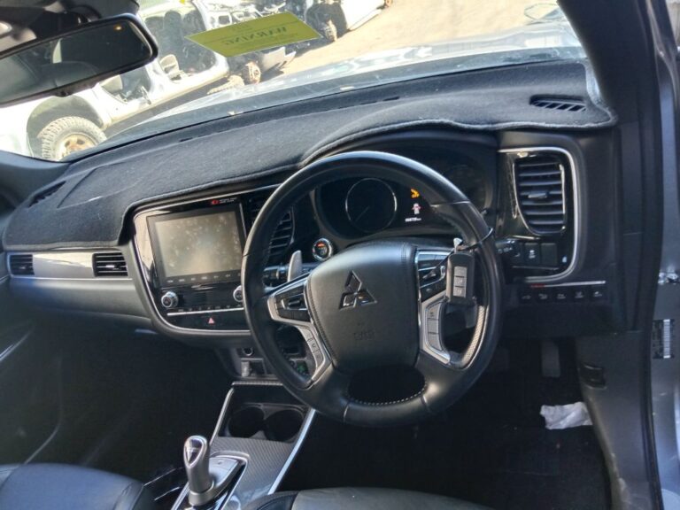 Mitsubishi outlander hybrid 2021 Grey Wrecking