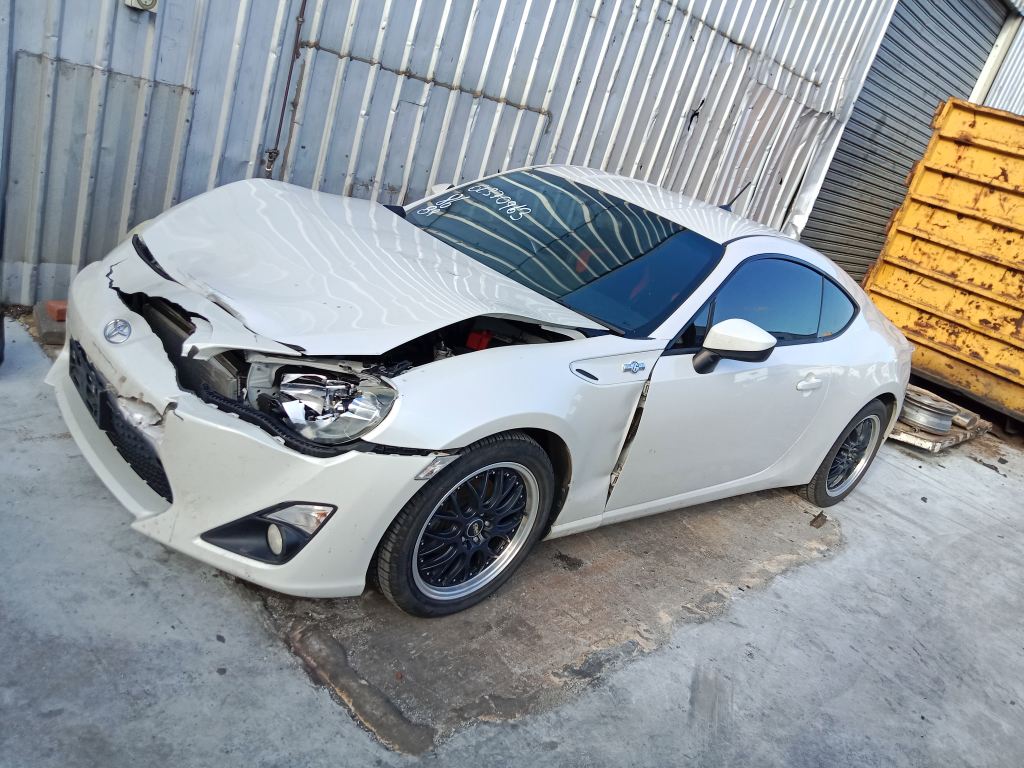Toyota 86 2012 White Wrecking