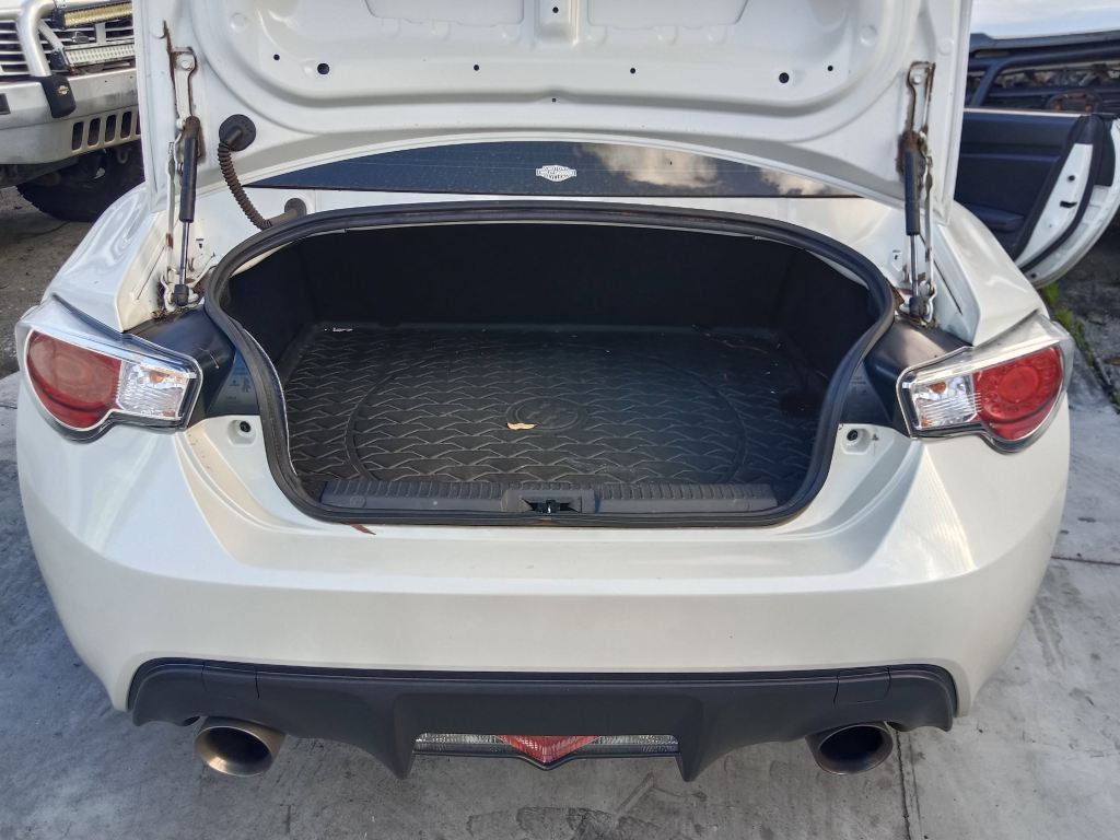 Toyota 86 2012 White Wrecking