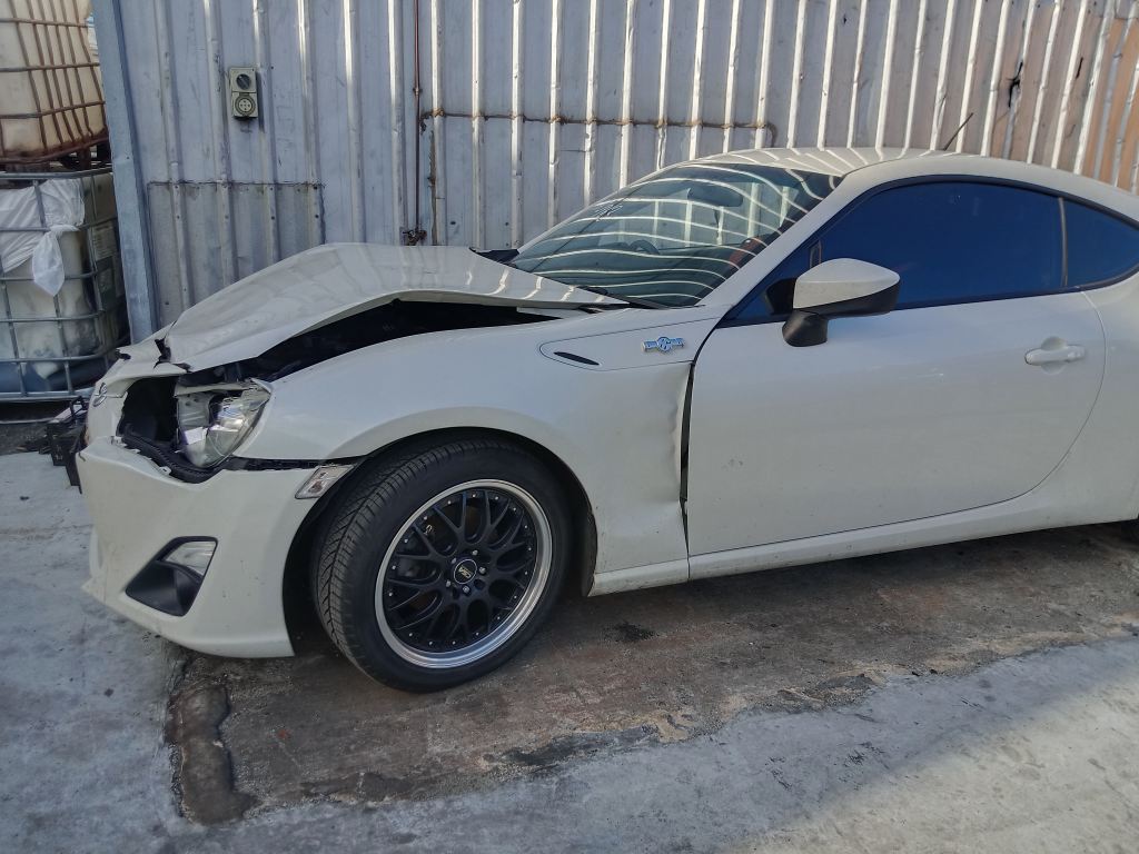 Toyota 86 2012 White Wrecking