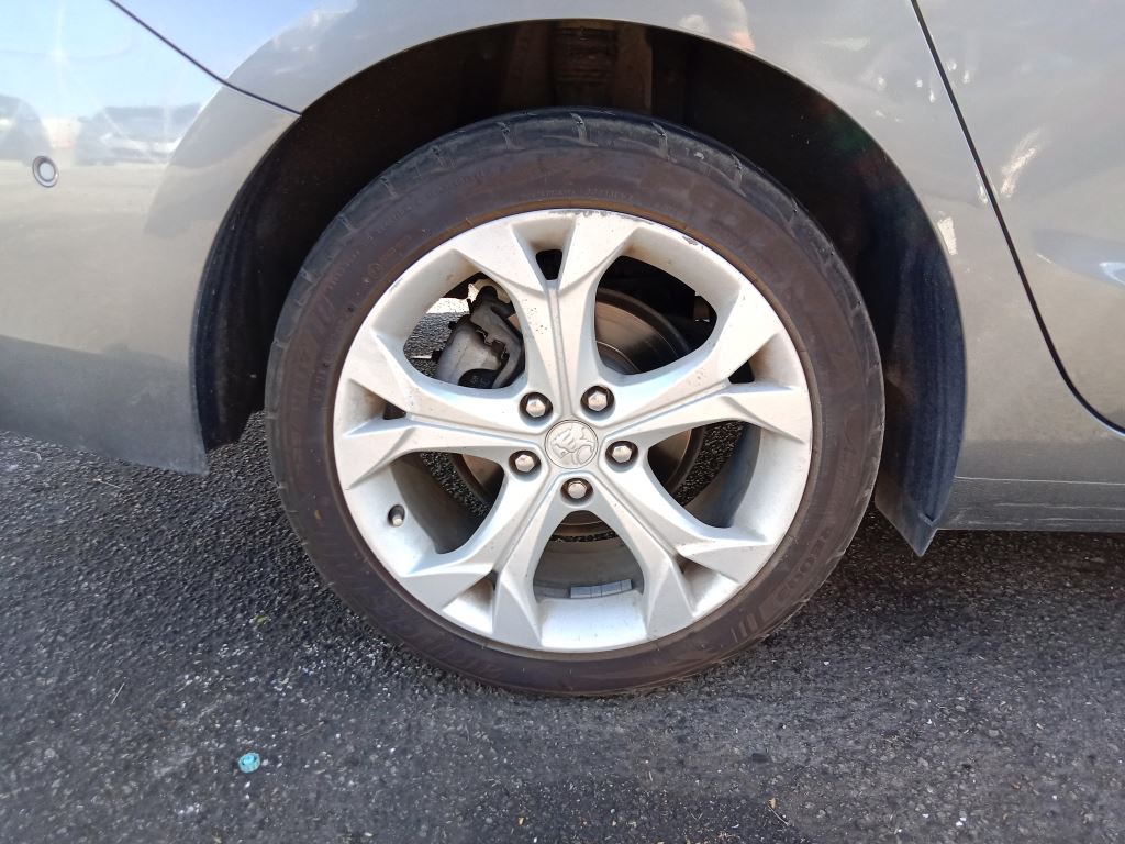 Holden Astra 2017 Grey Wrecking