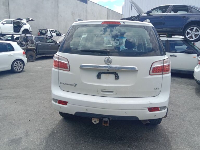 Holden Colorado 2015 White Wrecking