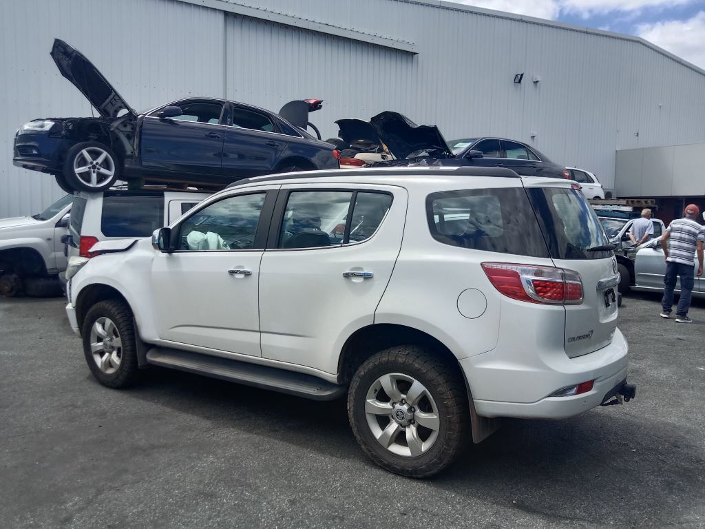 Holden Colorado 2015 White Wrecking