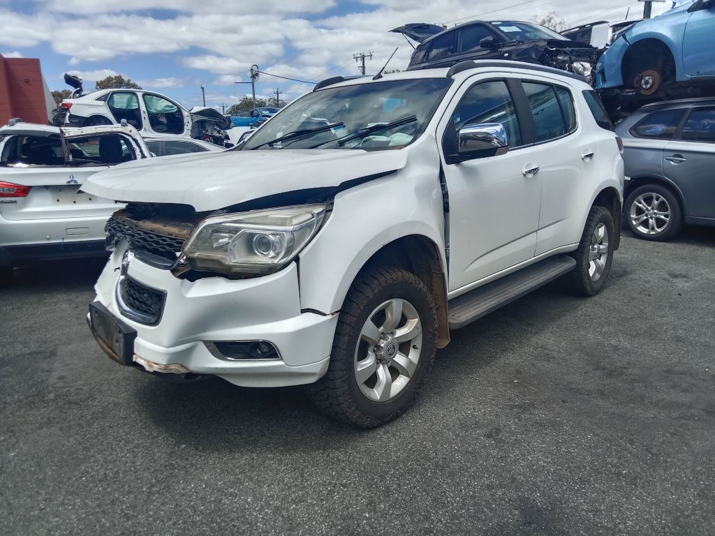 Holden Colorado 2015 White Wrecking