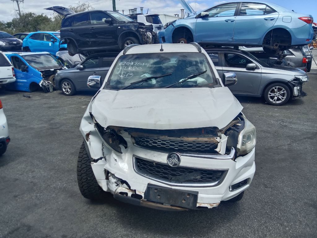 Holden Colorado 2015 White Wrecking