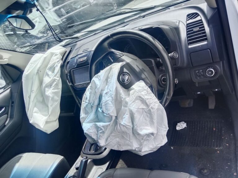 Holden Colorado 2015 White Wrecking