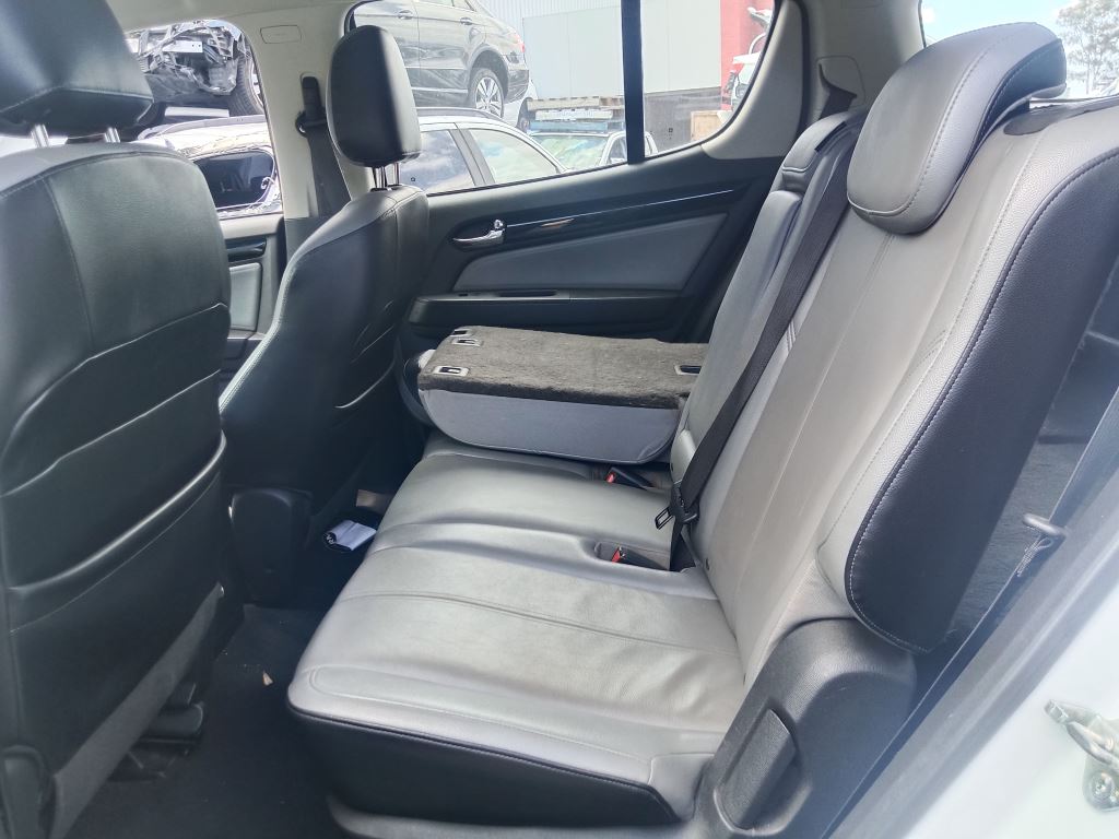 Holden Colorado 2015 White Wrecking