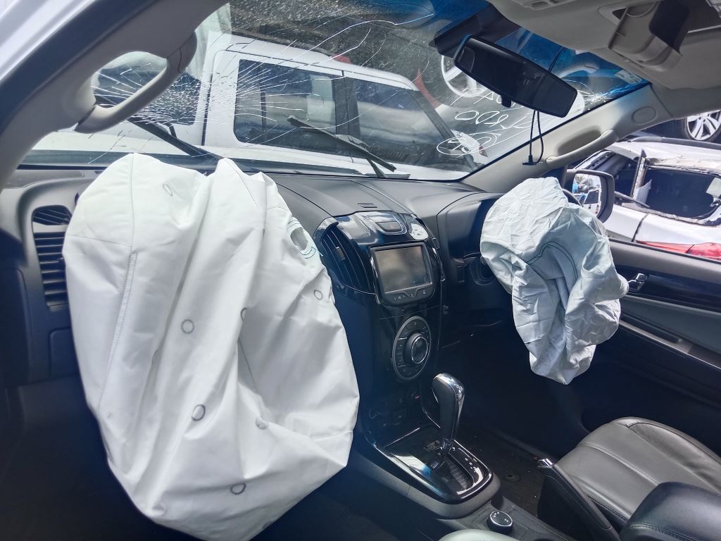 Holden Colorado 2015 White Wrecking