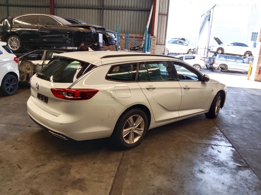 Holden Commodore 2019 White Wrecking