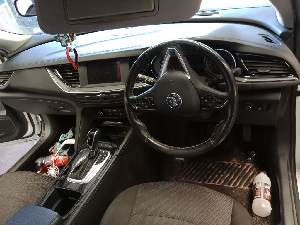 Holden Commodore 2019 White Wrecking