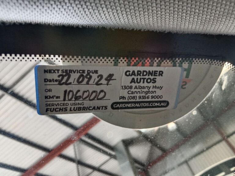 Holden Commodore 2019 White Wrecking