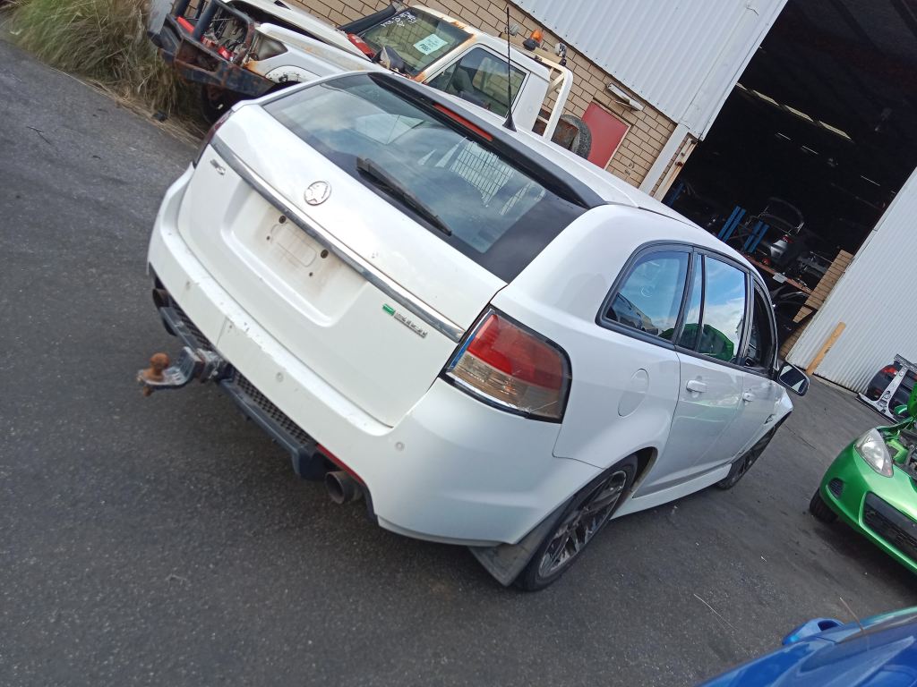 Holden Commodore SV6 2012 White Wrecking