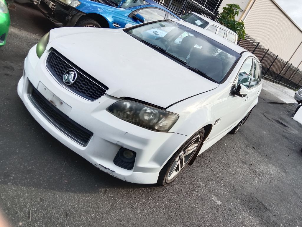 Holden Commodore SV6 2012 White Wrecking