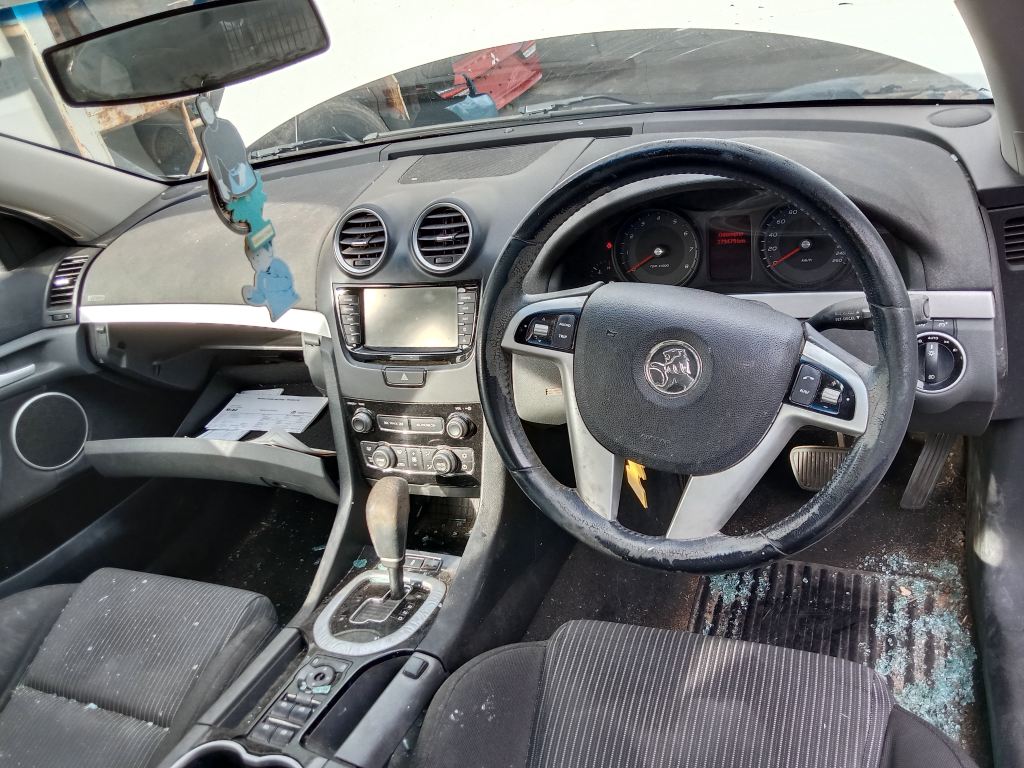 Holden Commodore SV6 2012 White Wrecking