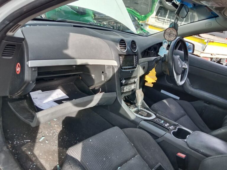 Holden Commodore SV6 2012 White Wrecking