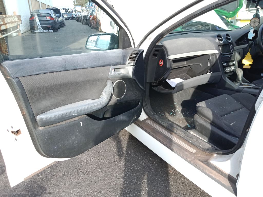 Holden Commodore SV6 2012 White Wrecking