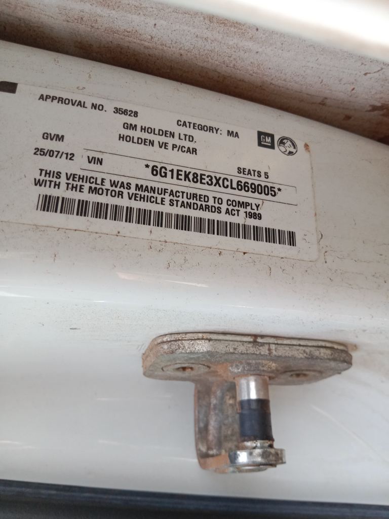Holden Commodore SV6 2012 White Wrecking