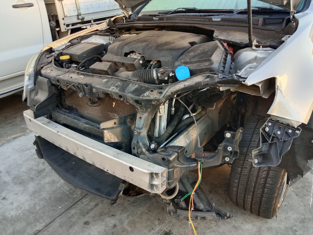 Holden Commodore SV6 2015 Silver Wrecking