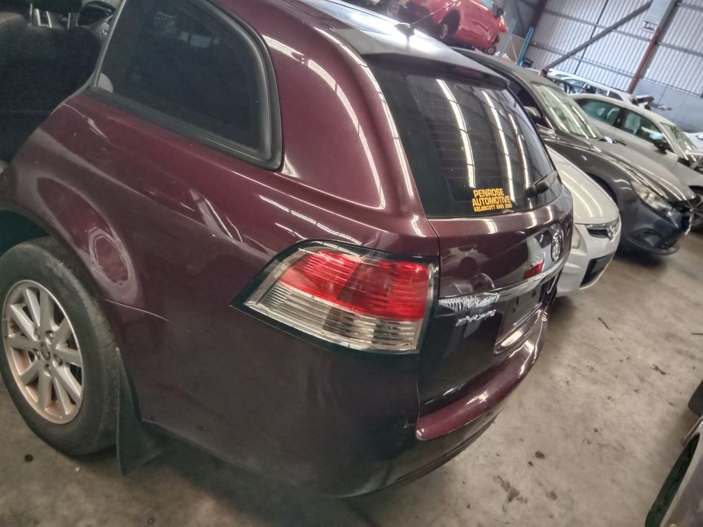 Holden Commodore evoke 2014 maroon Wrecking