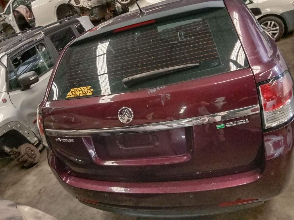 Holden Commodore evoke 2014 maroon Wrecking
