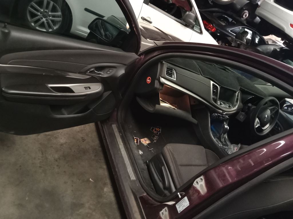 Holden Commodore evoke 2014 maroon Wrecking