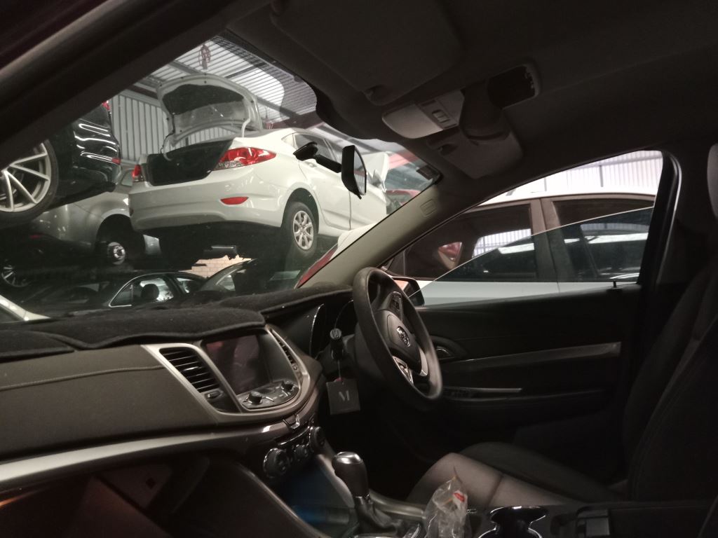 Holden Commodore evoke 2014 maroon Wrecking