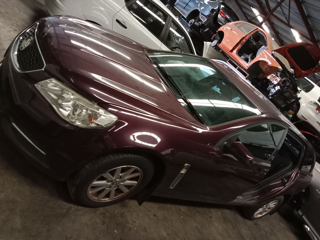 Holden Commodore evoke 2014 maroon Wrecking