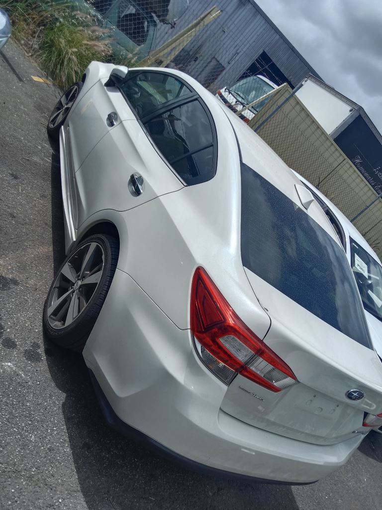 Subaru Impreza 2017 White Wrecking