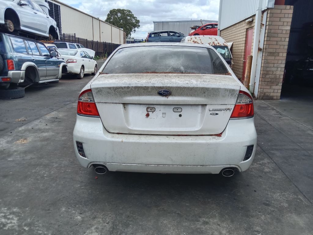 Subaru liberty 2006 White Wrecking