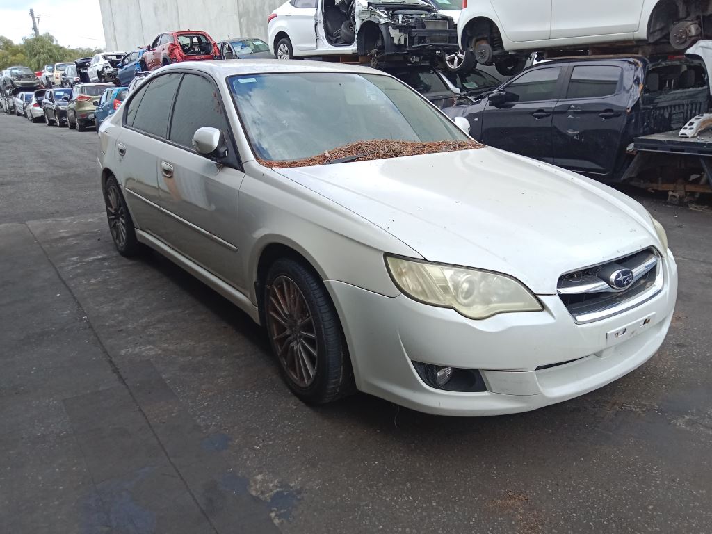 Subaru liberty 2006 White Wrecking