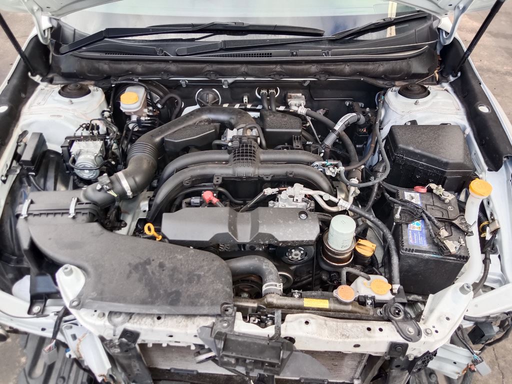 Subaru outback 2021 White Wrecking